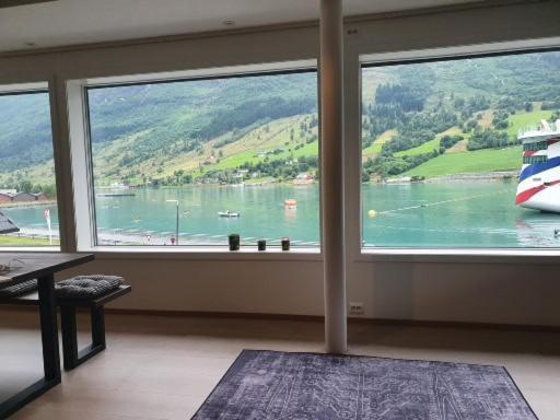 Moderne Panoramaleilighet 3-Roms I Olden Exteriér fotografie